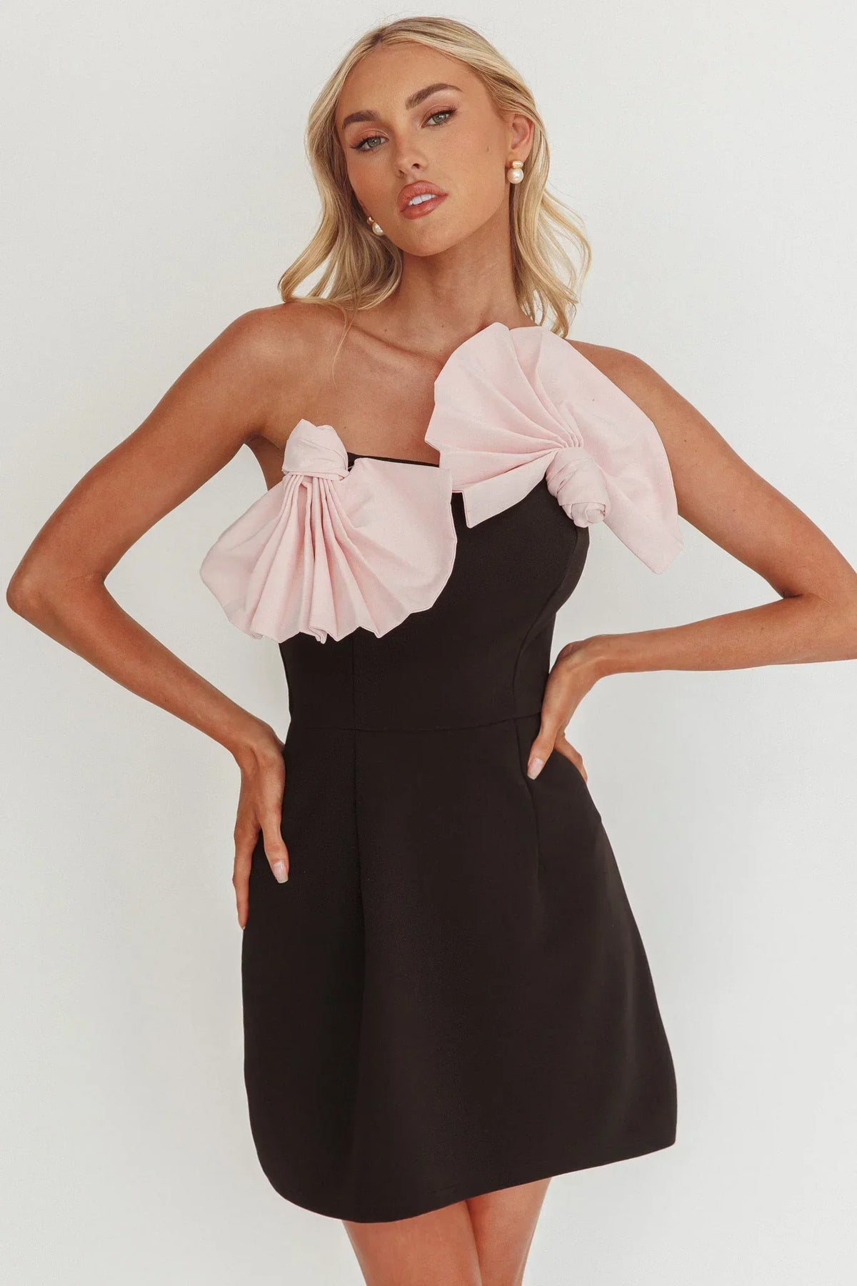 Viktoria Strapless Concertina Decoration Mini Dress Black